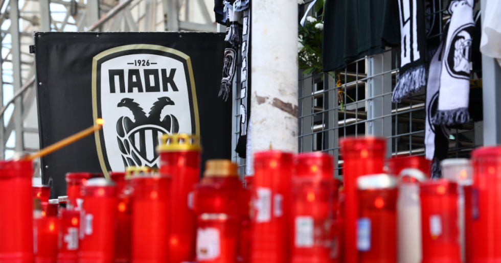 Ο λαός του ΠΑΟΚ θρηνεί τους νεκρούς του στην Τούμπα [εικόνες]
